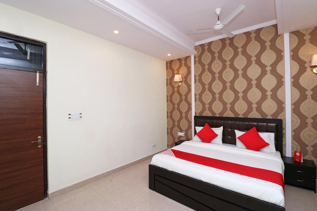 לקנאו Capital O Hotel Royal Inn Near Gomti Riverfront Park מראה חיצוני תמונה