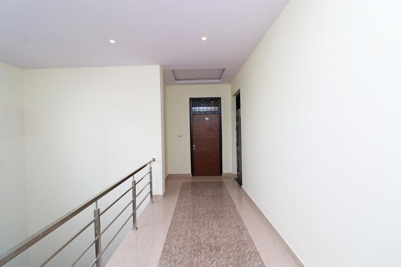 לקנאו Capital O Hotel Royal Inn Near Gomti Riverfront Park מראה חיצוני תמונה