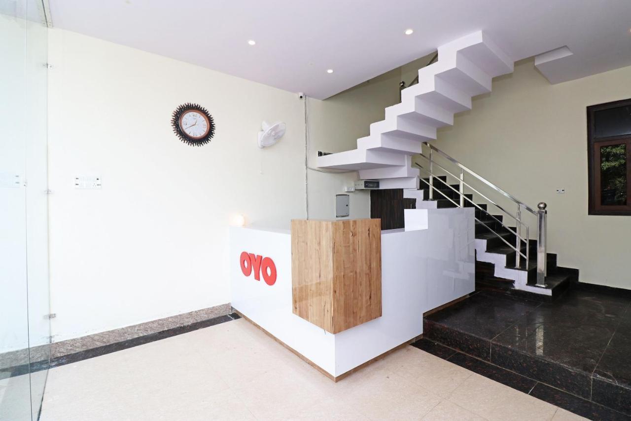 לקנאו Capital O Hotel Royal Inn Near Gomti Riverfront Park מראה חיצוני תמונה