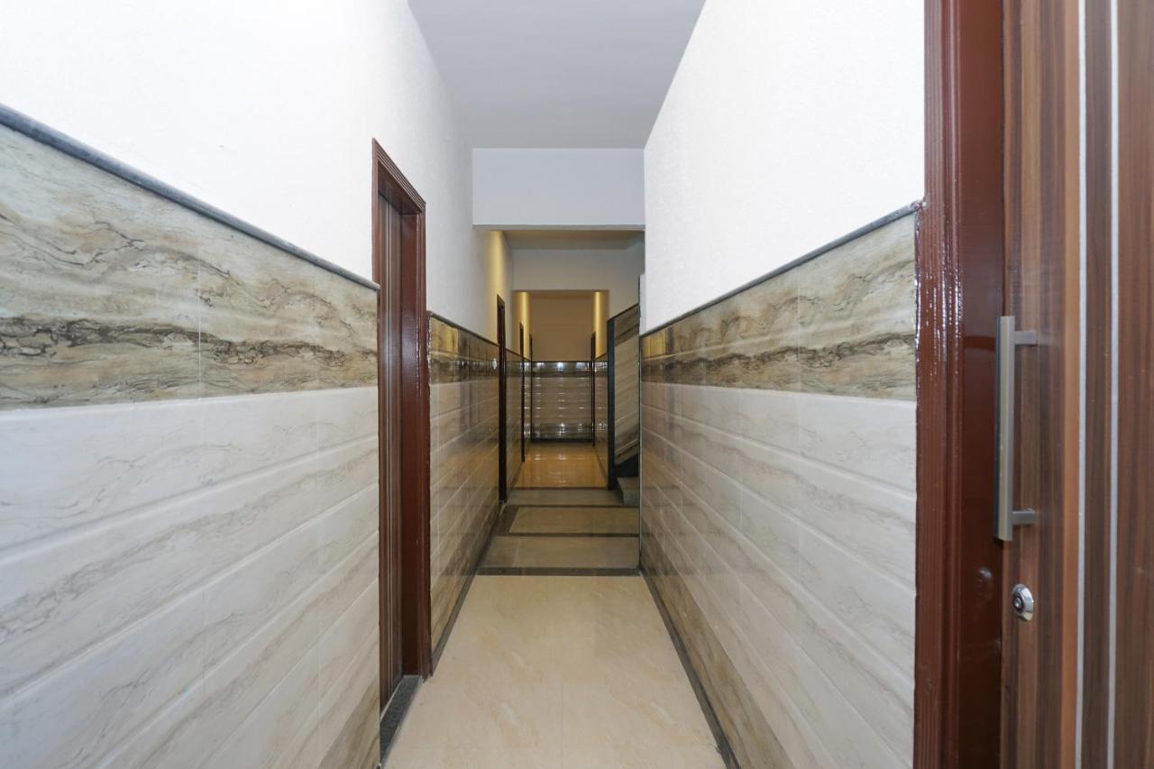 לקנאו Capital O Hotel Royal Inn Near Gomti Riverfront Park מראה חיצוני תמונה